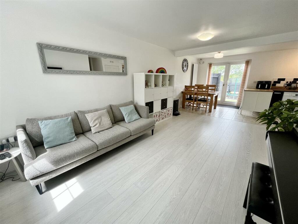 Open Plan Lounge, Dining &amp; Kitchen