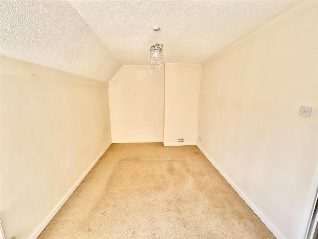 32 uffington road bed 1.jpg