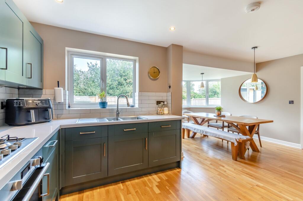 Kitchen/ dining room