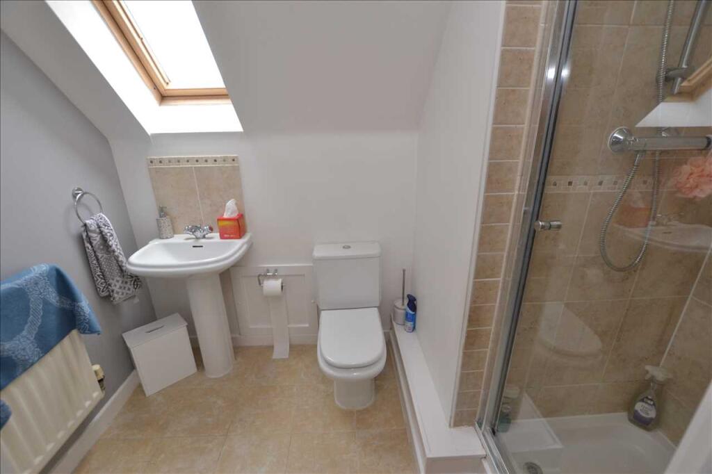EN-SUITE SHOWER ROOM