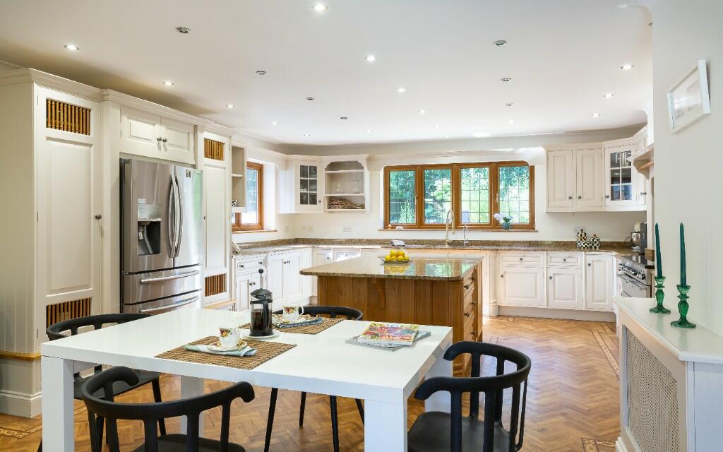 Kitchen breakfast ro