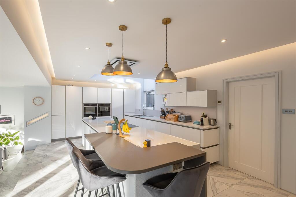 Open Plan Kitchen/Diner &amp; Living Space