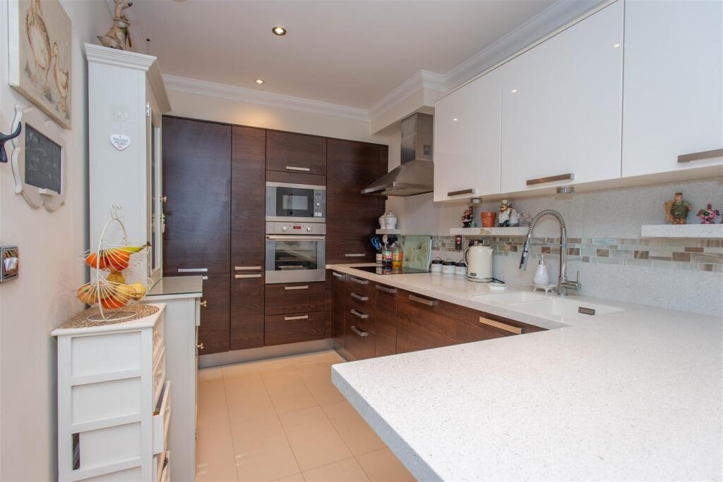 2025.10.14 - 4 Alma Barn Mews, BR6 7FE-2570.jpg