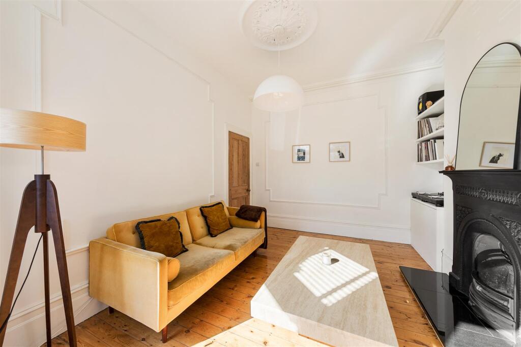 Lyndhurst Drive, E10