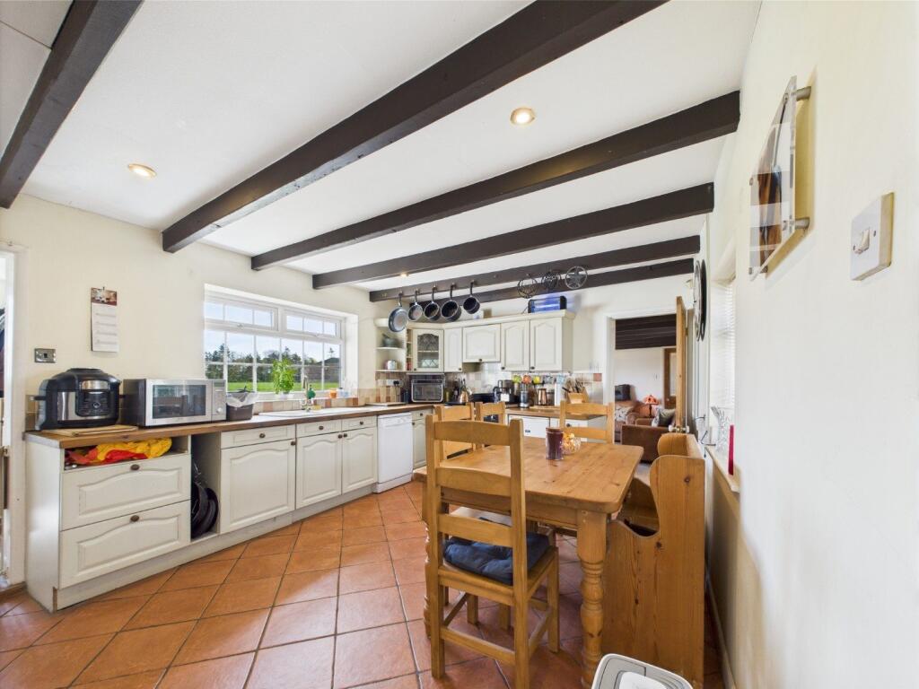 Kitchen/Breakfast Area