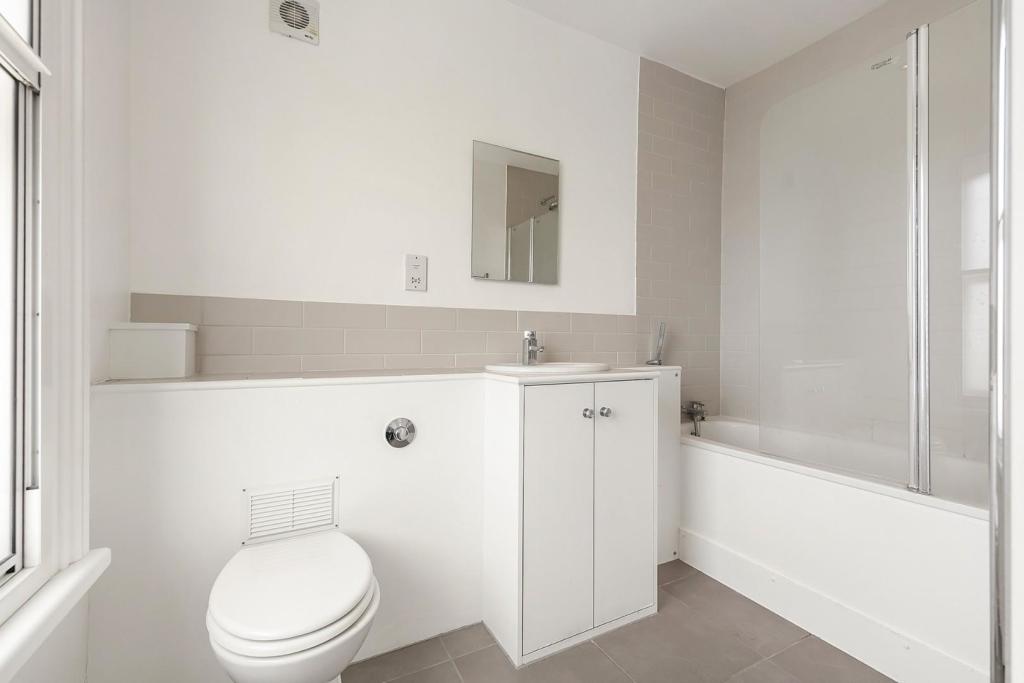 En-Suite Bathroom Bedroom 2.jpg