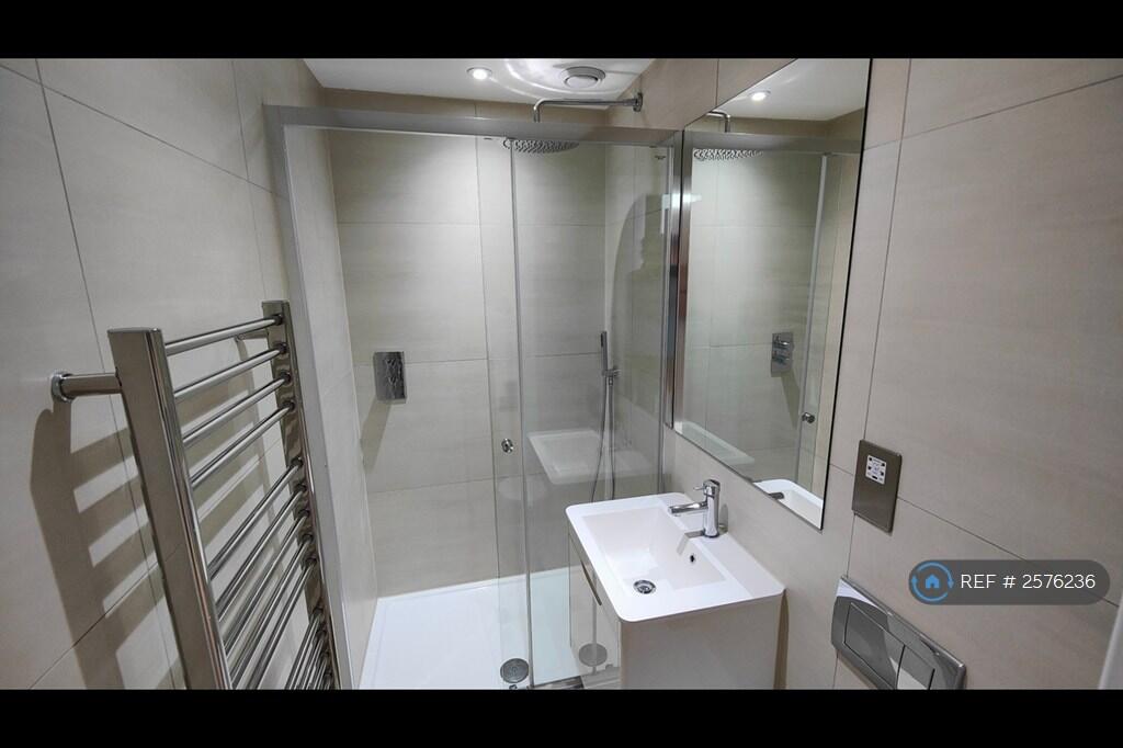 En Suite Bathroom