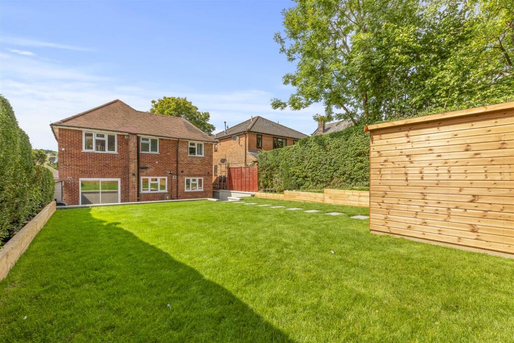 6 Coningsby Road, HP13 5NX-13.jpg