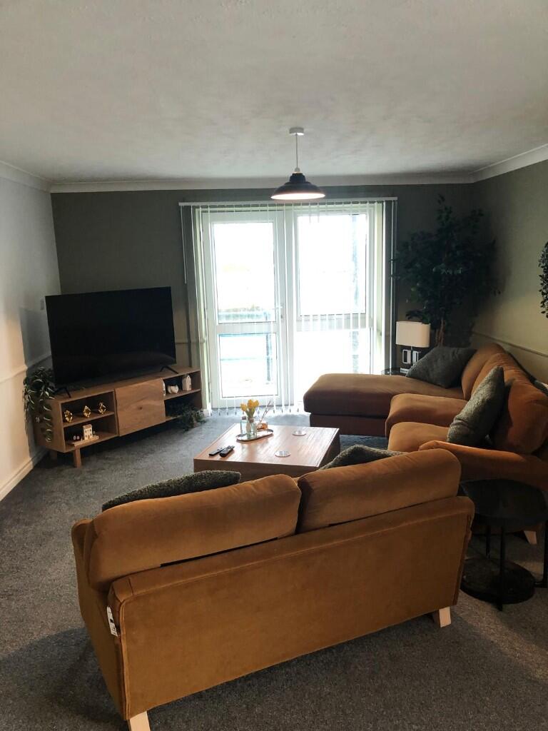 Lounge 1 