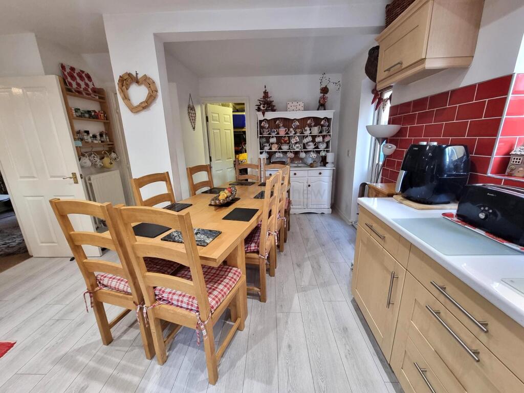 Kitchen/ Breakfast Room