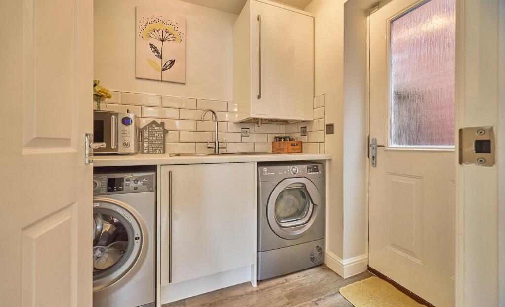 Utility room to side