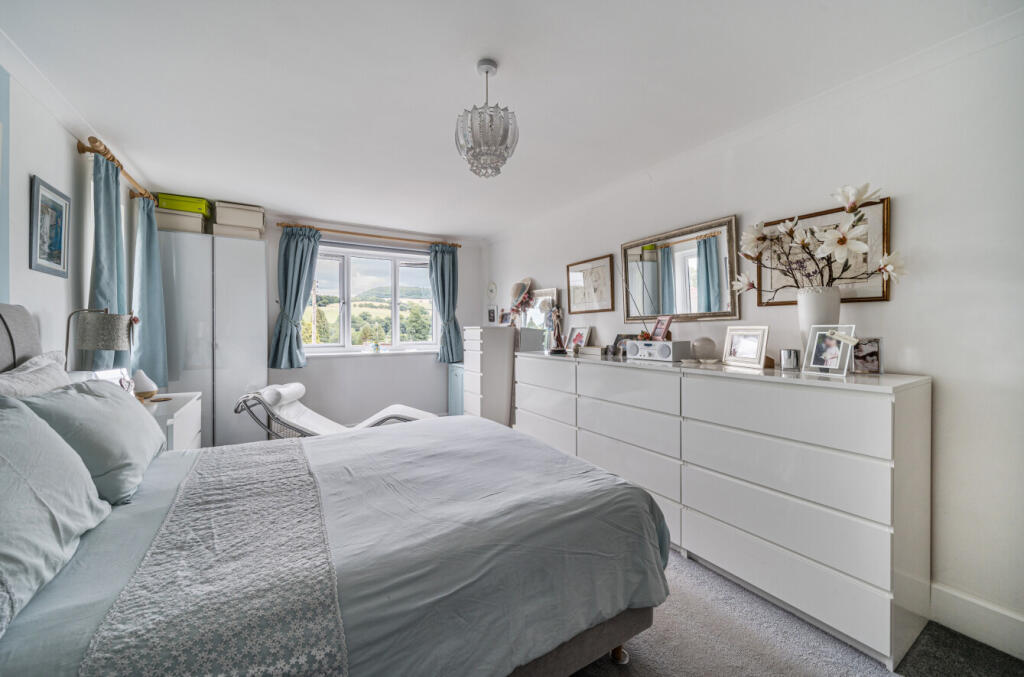 1327016-12-688b7e...