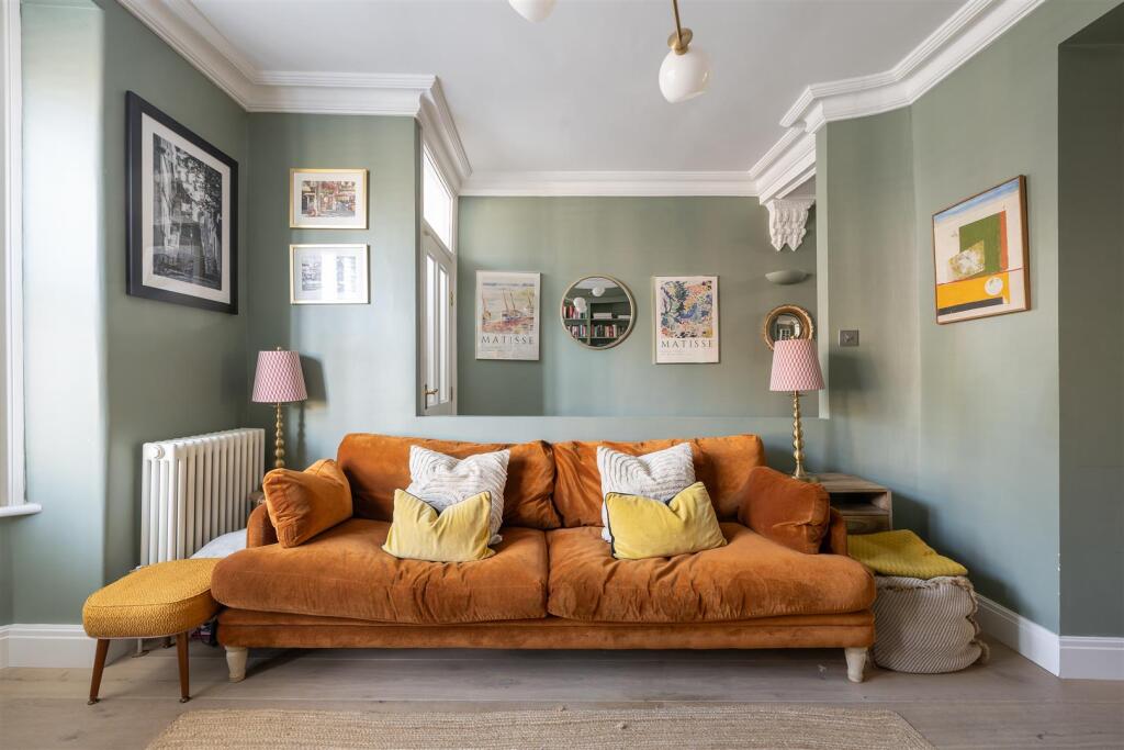 Cowslip Road, E18