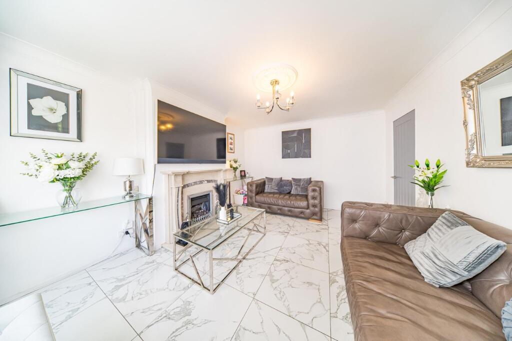 37 Deepdale Drive lounge.jpg