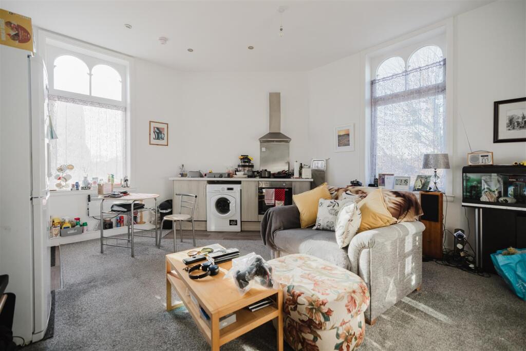 Lounge / Kitchen