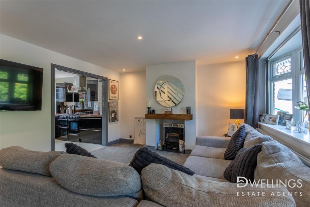 DWELEST- 8 Cheviot Close, Swadlincote, DE11 9EE-00