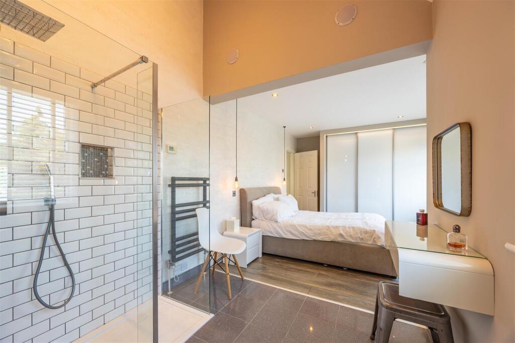 Bedroom 1 / En-Suite
