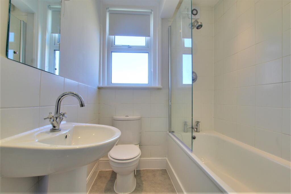 6.bathroom.jpg