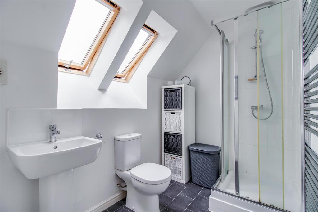 EN SUITE SHOWER ROOM/W.C.