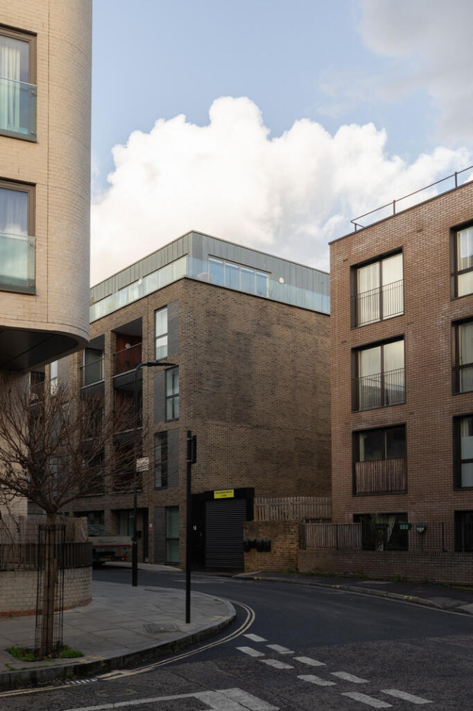 323019 - RF-SPURSTOWE-TERRACE-02.jpg