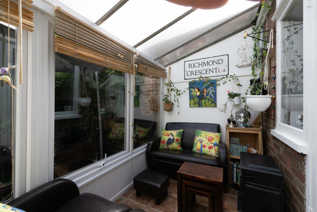 Richmond Crescent, E4