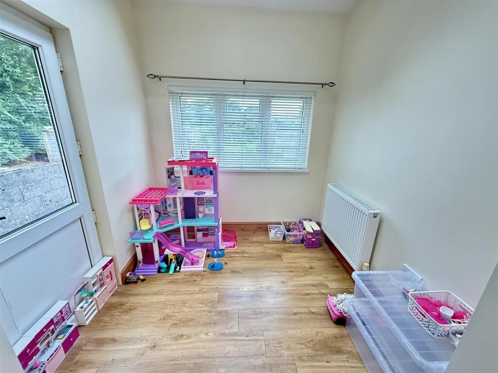 REAR STUDY/PLAY AREA