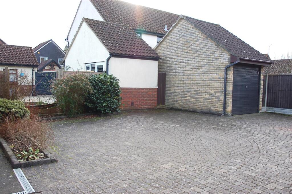 GARAGE &amp; PARKING