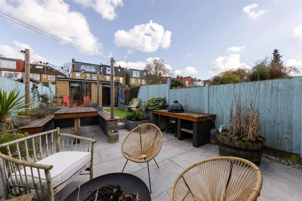 Hillcrest Road, E17
