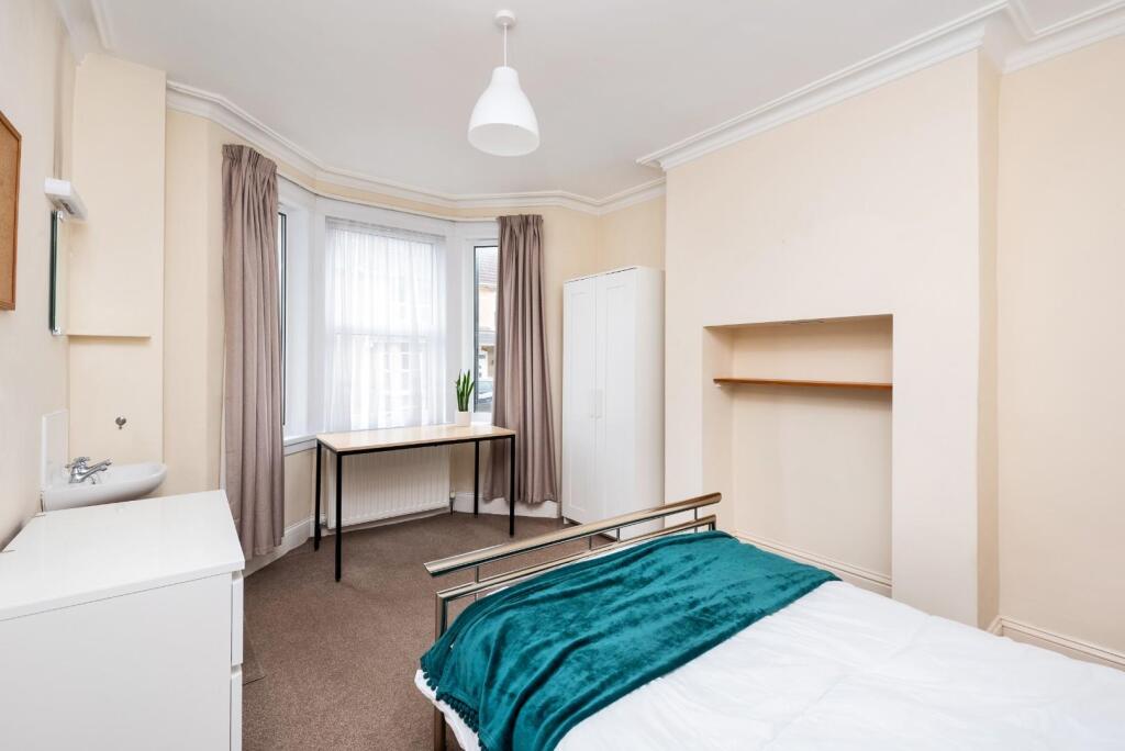 71 Beckhampton Road, Bath, BA2 3LN-7.jpg