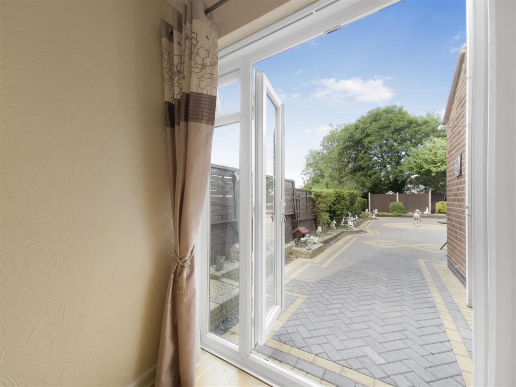 Springfield Road, Midway