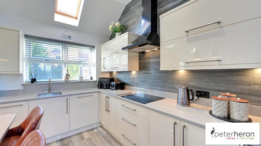 Open Plan Dining Kitchen And Family Area