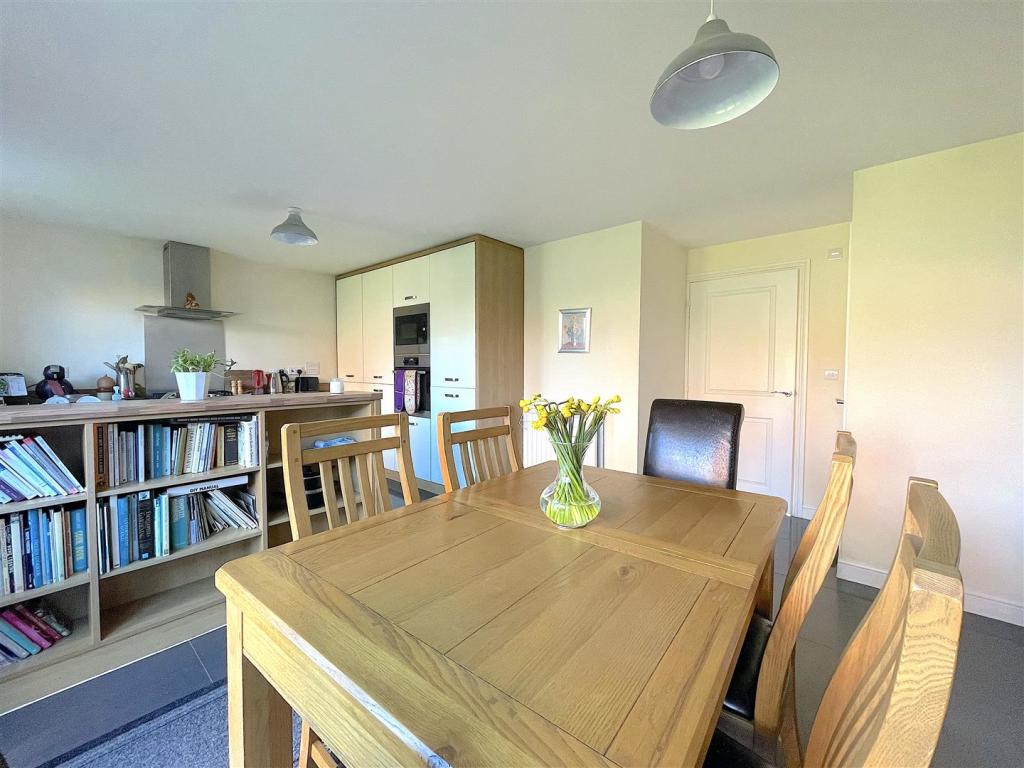 Kitchen:Dining Room (2).jpeg