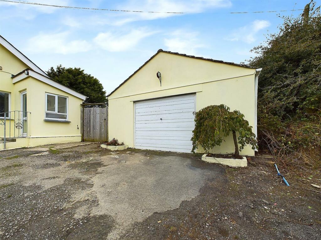 Large Garage/Workshop