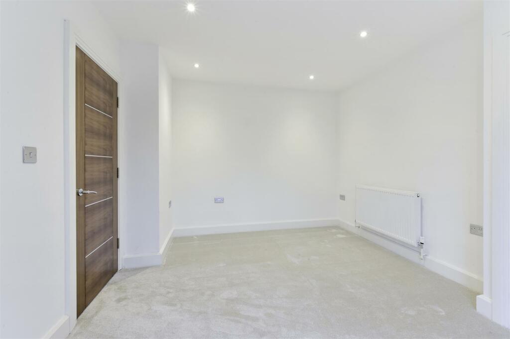 LYNWOOD OAKS FLAT 3- (11).jpg