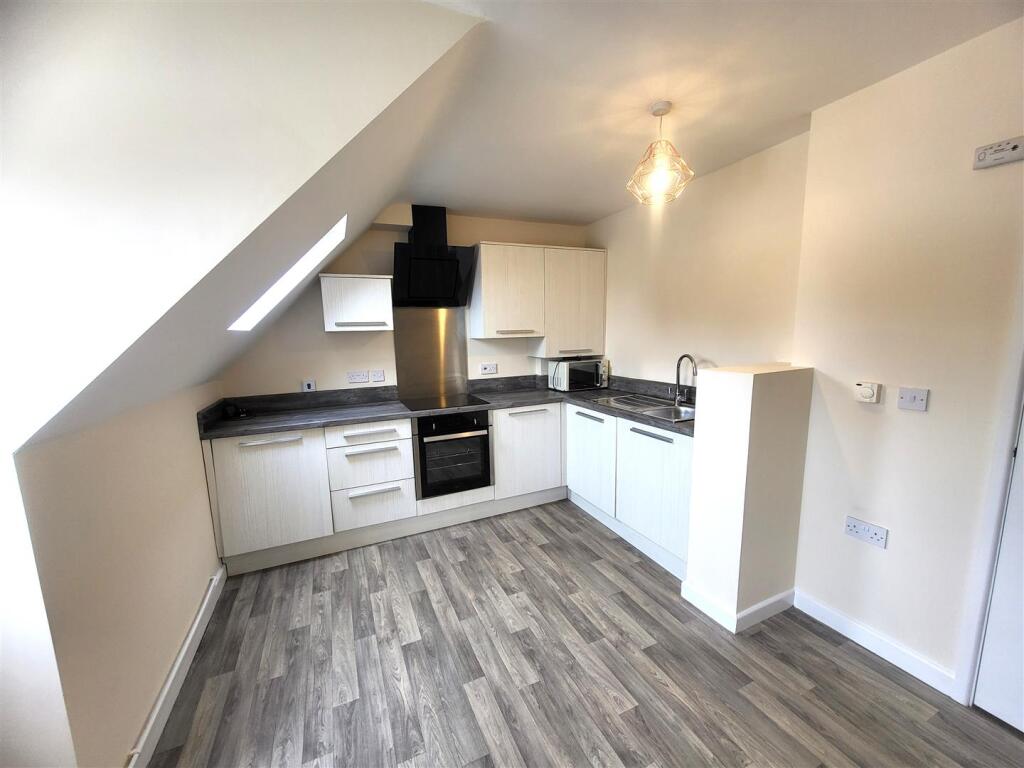 Kitchen Area Pic 2