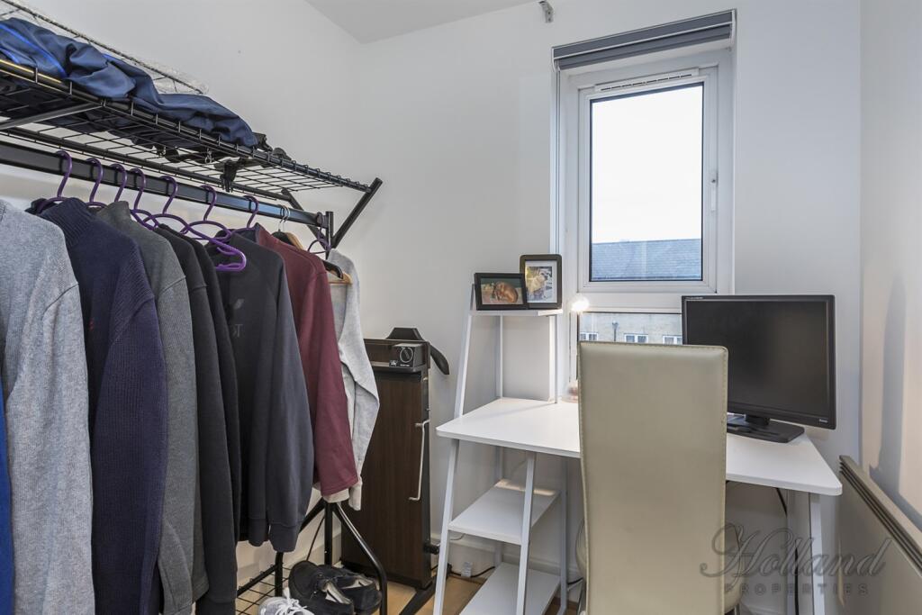 St Davids Square, E14