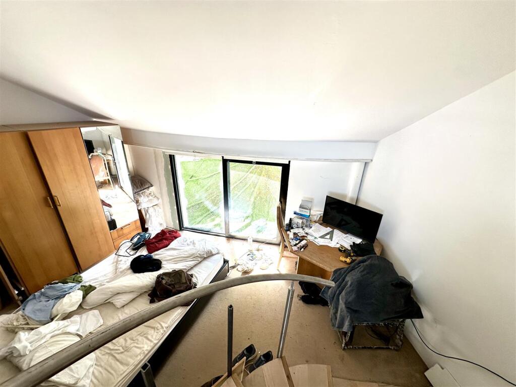 MEZZANINE GUEST BEDROOM