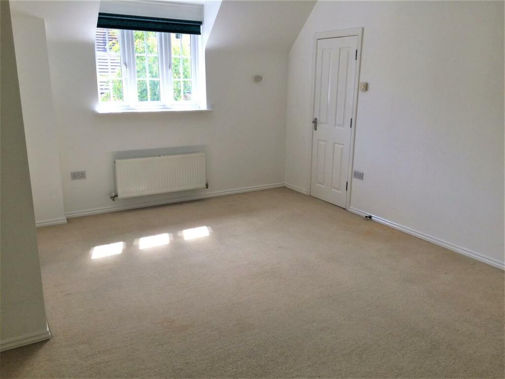 02 - Living Room.JPG