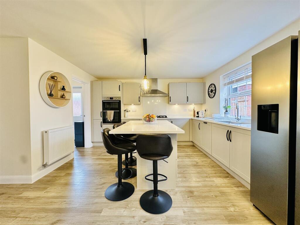 KITCHEN AND DINER