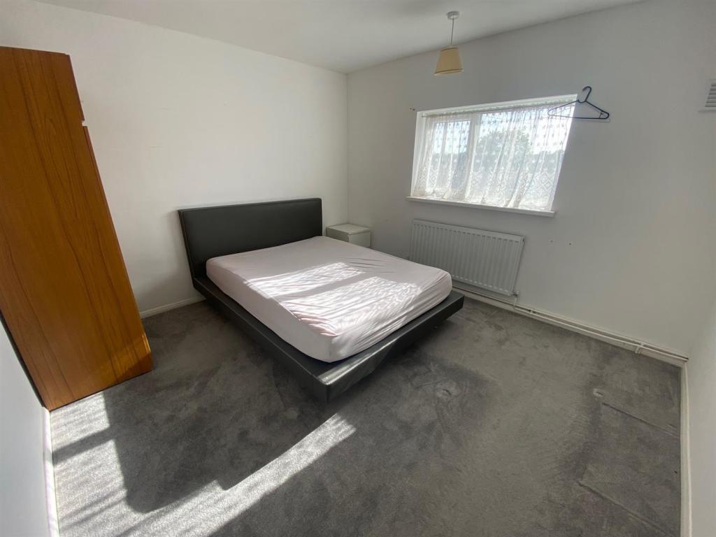 Bedroom 1.jpg