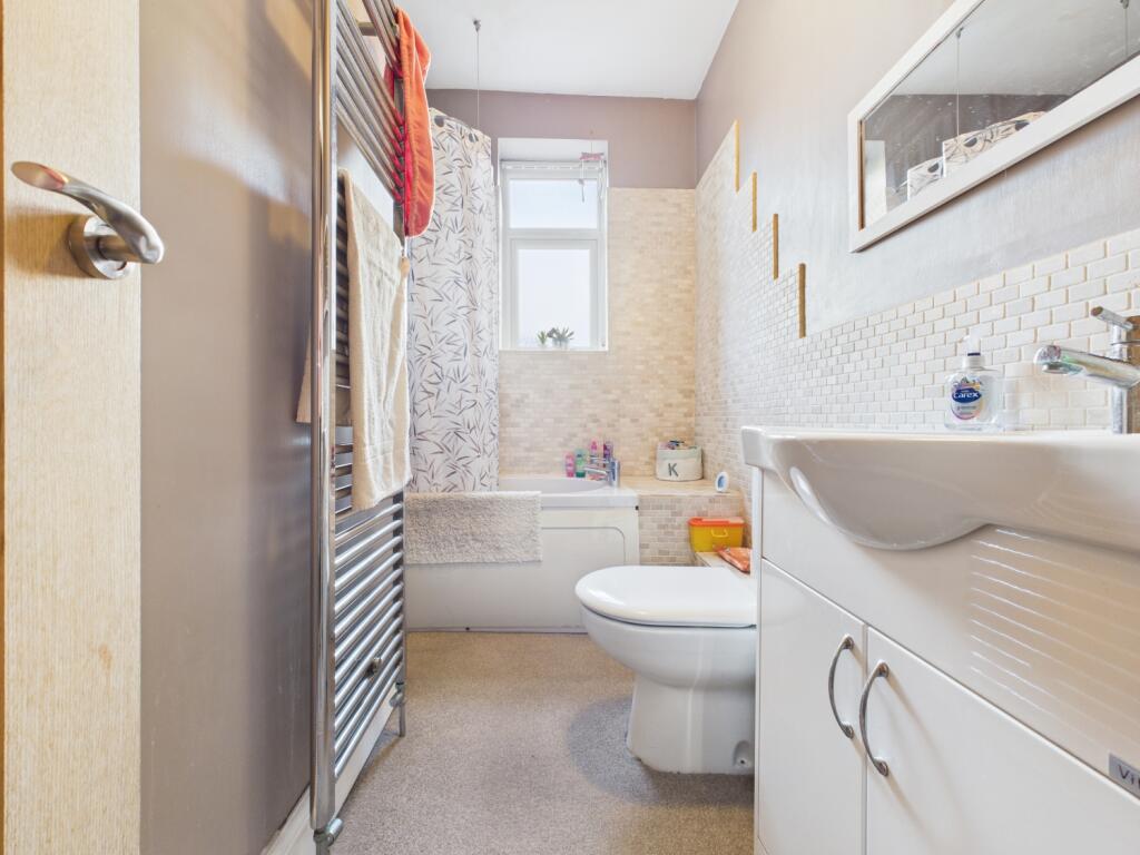 CAM03729G0-PR0203-STILL005