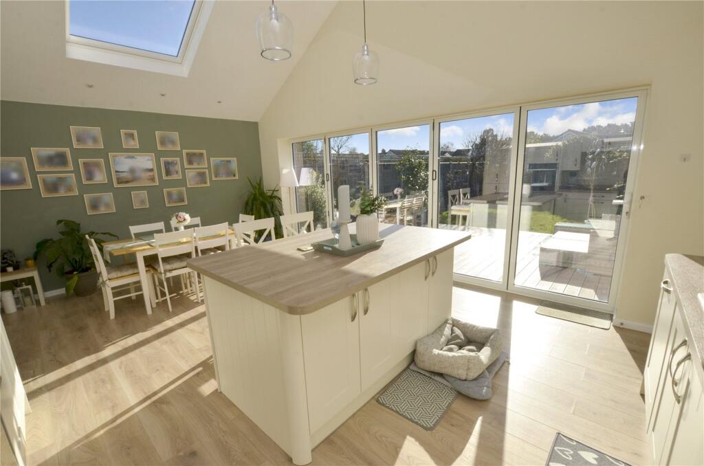 Kitchen/Dining Area