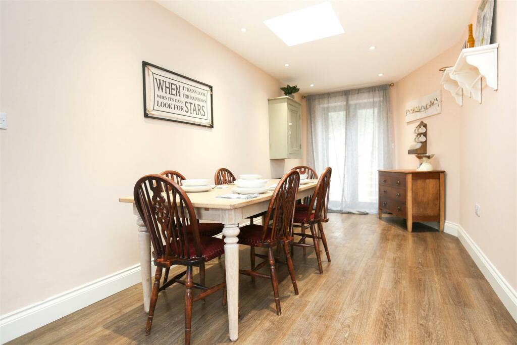 Dining area 2.jpg