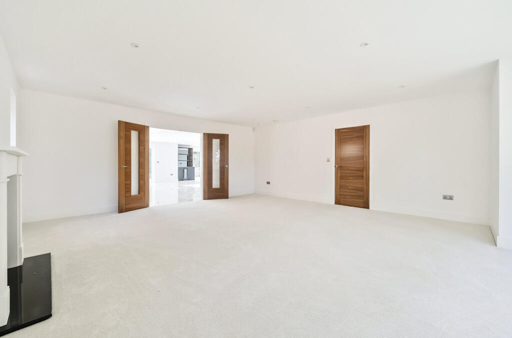 1295998-31-683043...