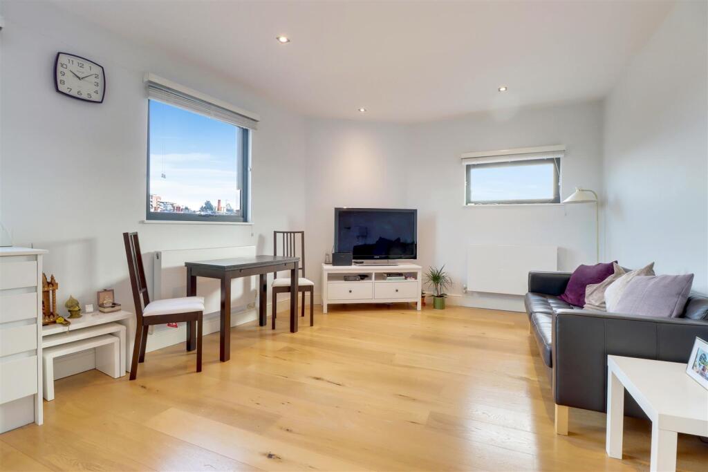 LOUNGE NO RUG.jpg