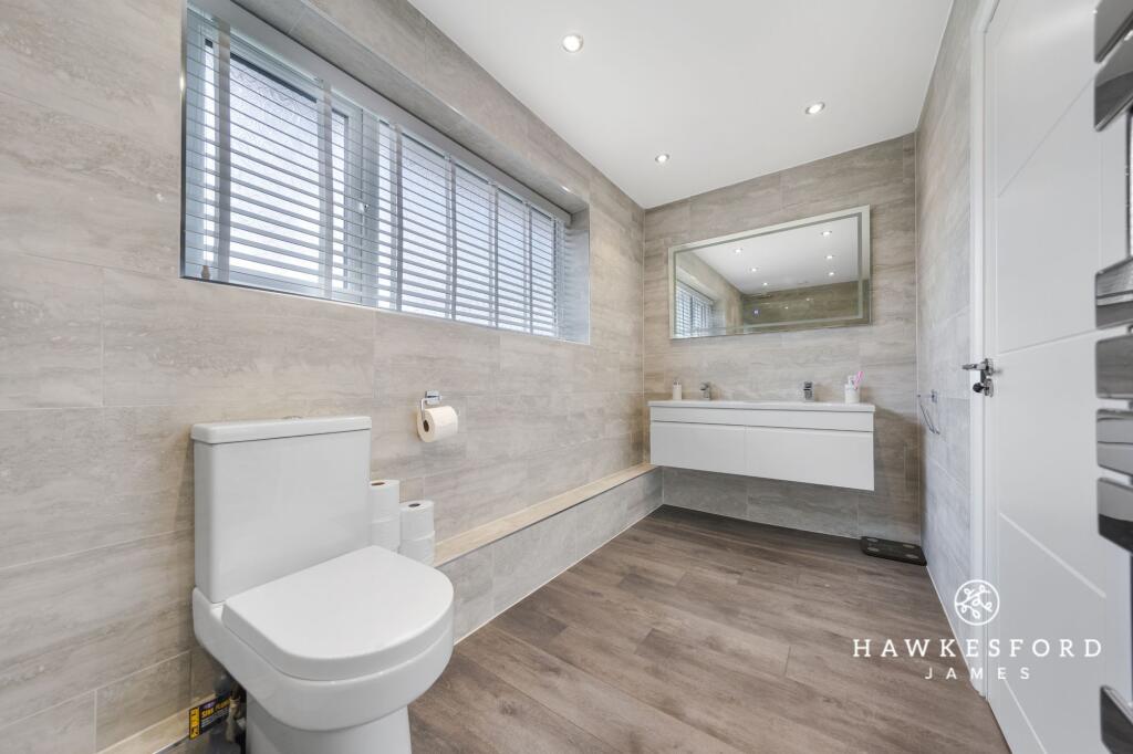 Hall Close, Sittingbourne - Ensuite