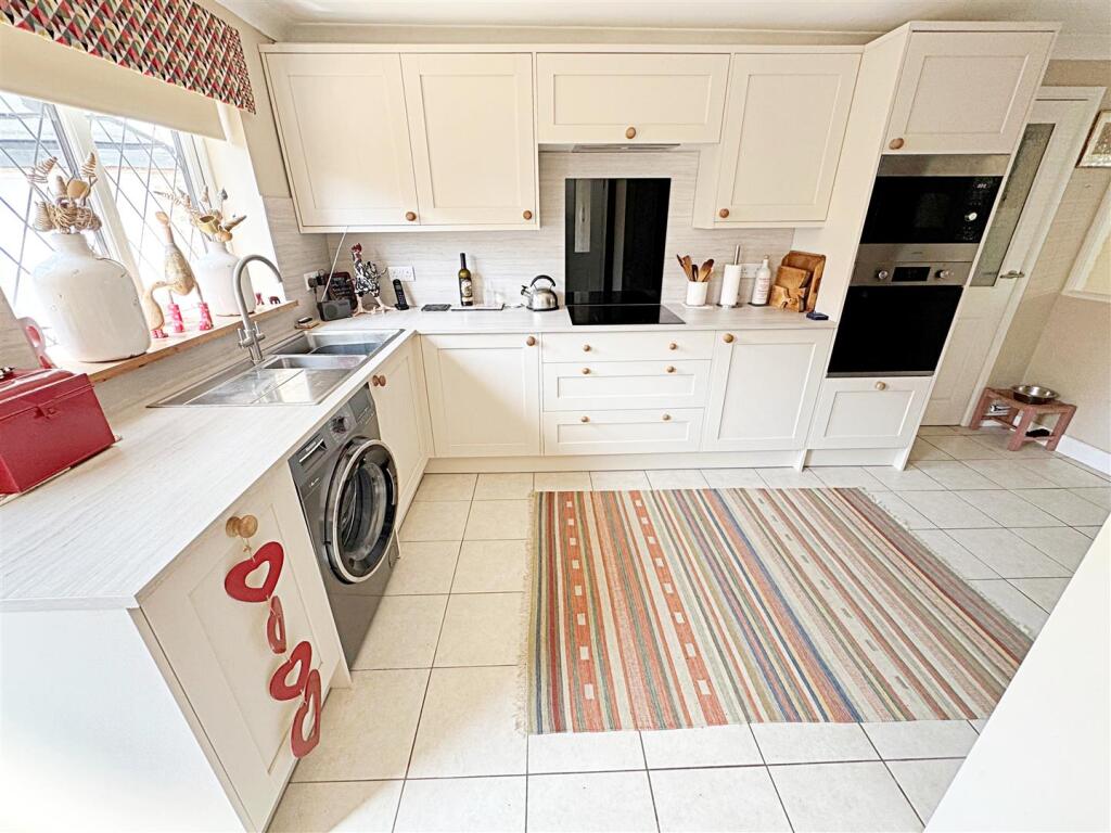 KITCHEN/BREAKFAST ROOM