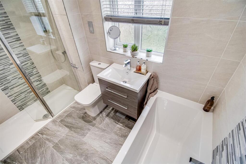 BATHROOM/W.C.