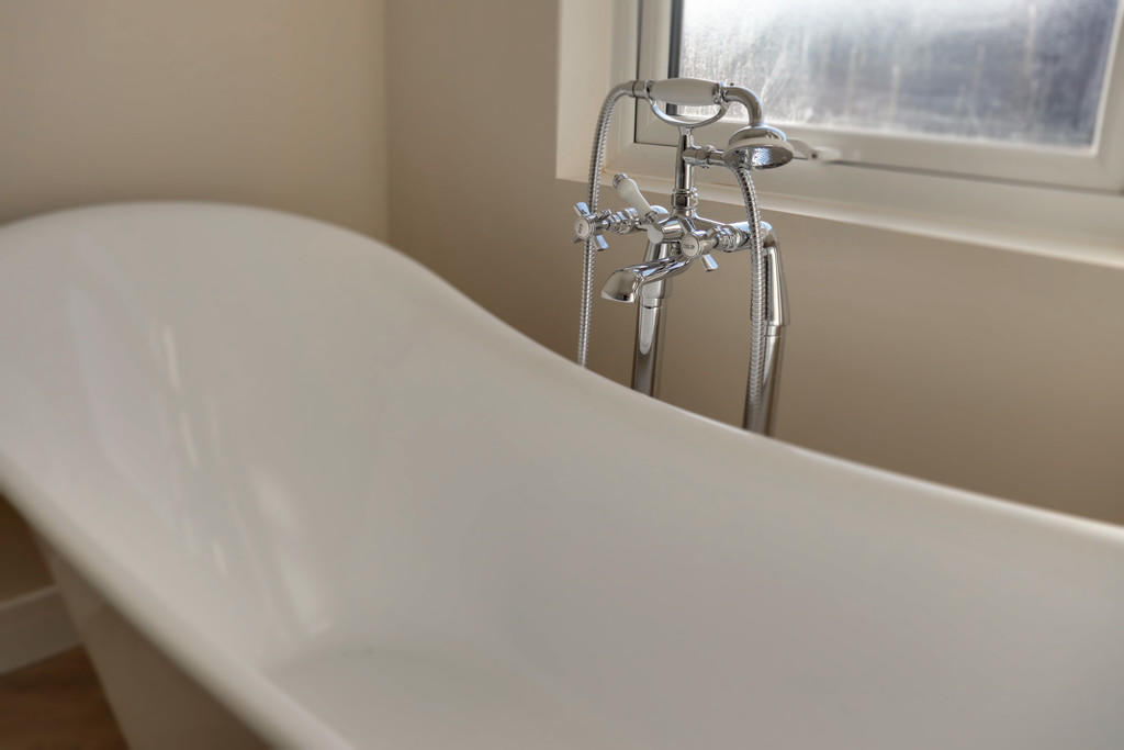 Roll Top Bath