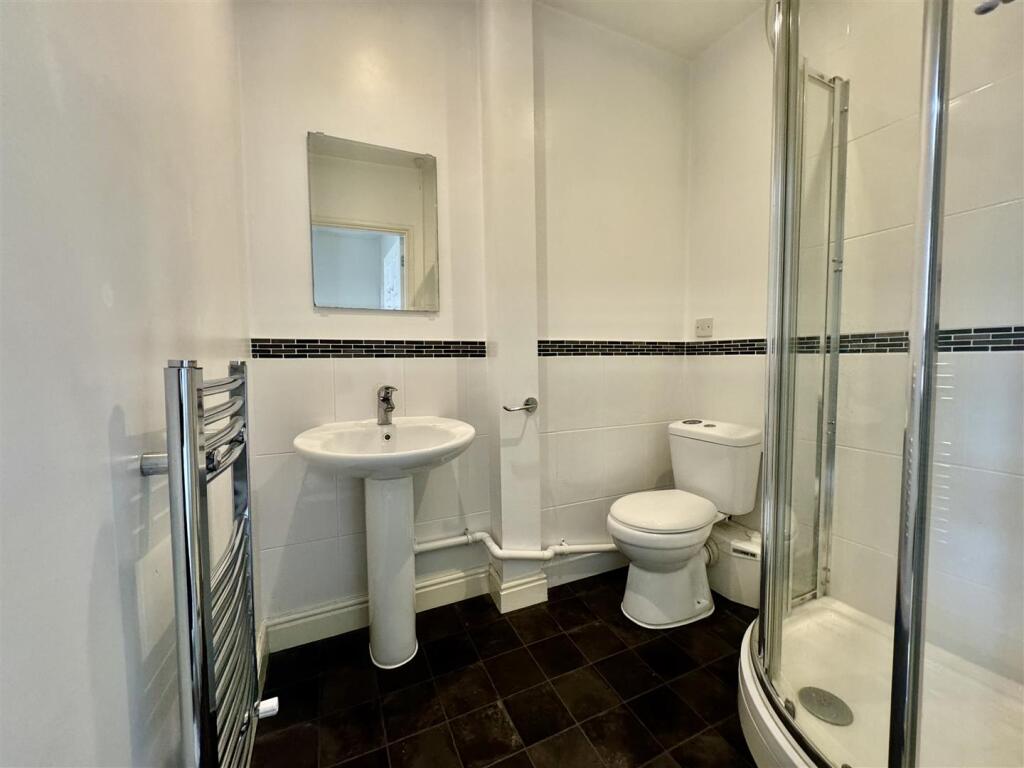 EN SUITE SHOWER ROOM